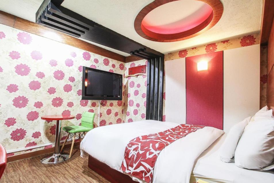 Couple Motel Seoul Exterior photo